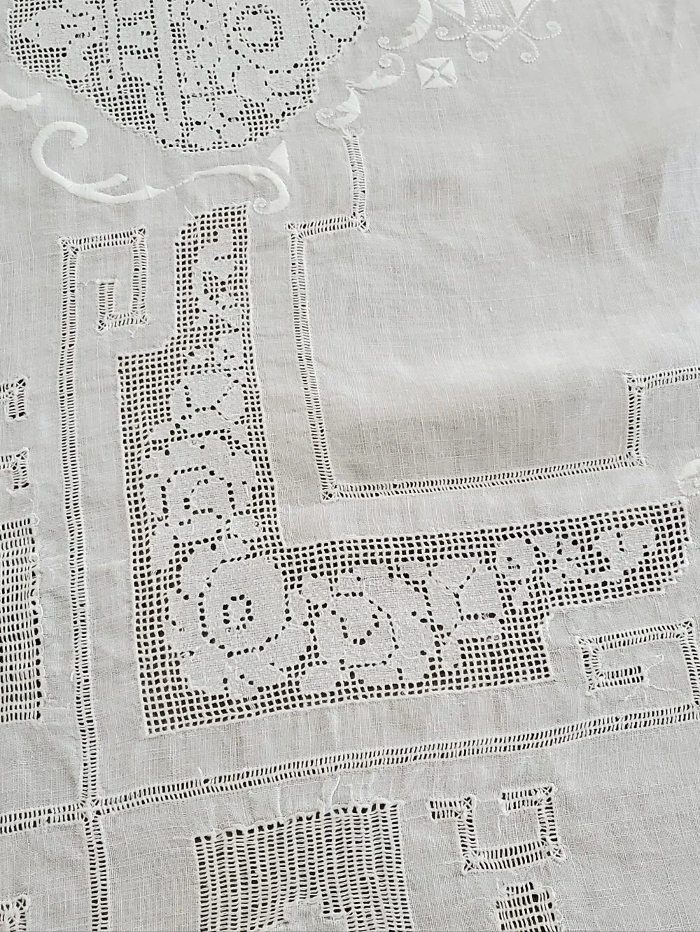 Vtg Madeira Linen Hand Embroidered Intricate Cutwork Tablecloth+12 Napkins White